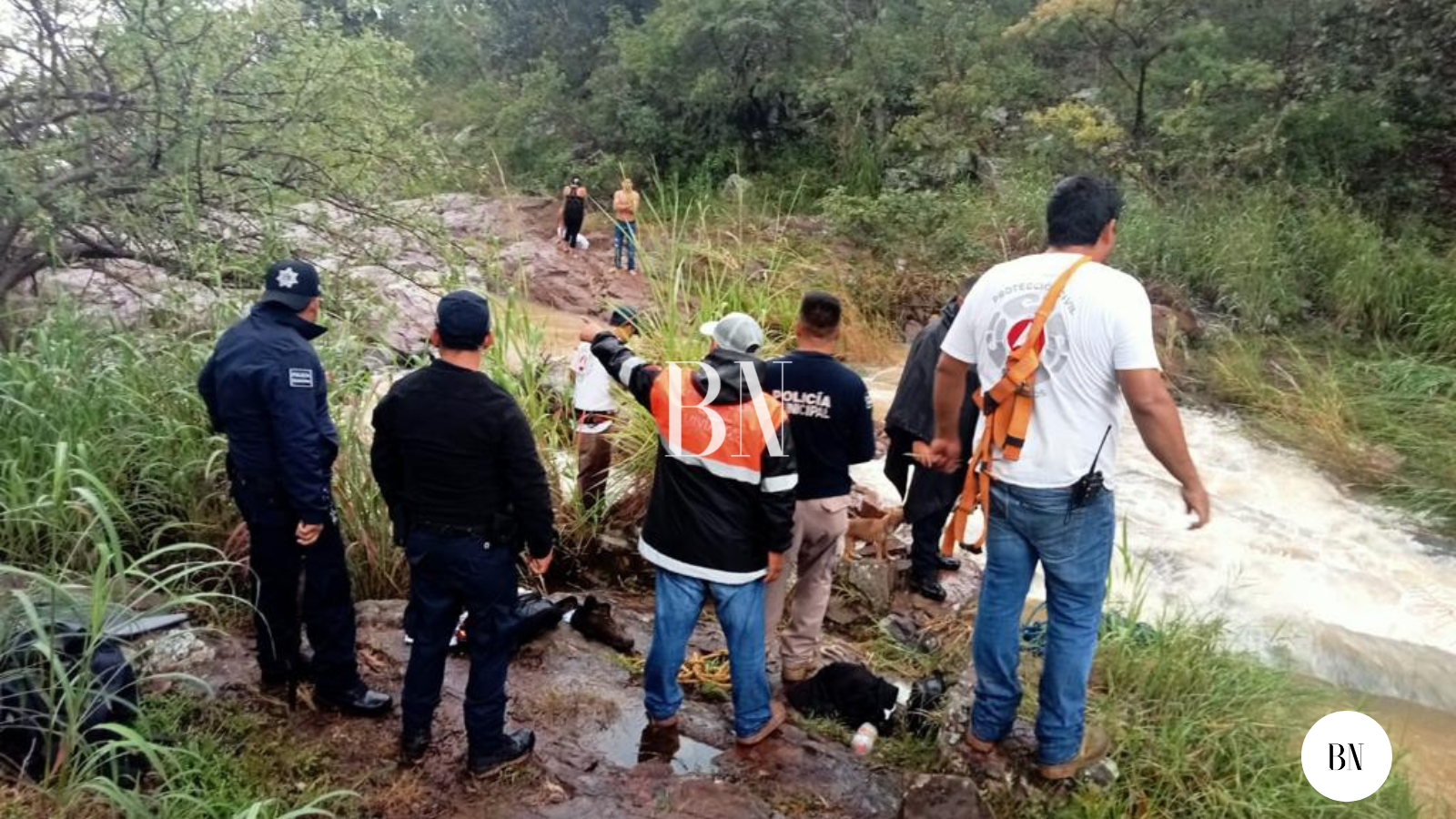 Rescatan a tres jóvenes  en la Sierra de Nanchititla